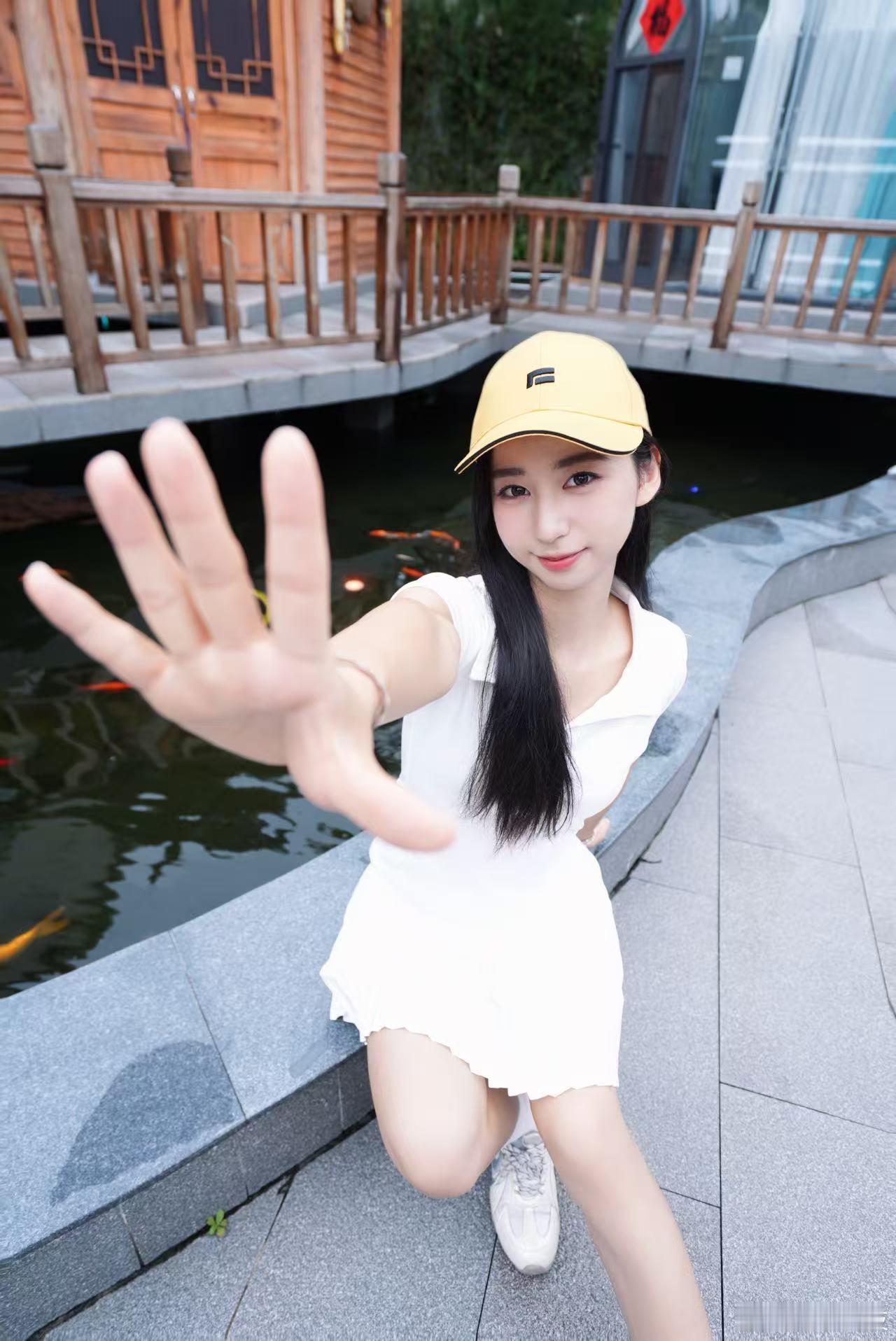 坏消息，9月要开学了！更坏的消息，开学和你也没关系！[泪]聊姐美图新星闪光计划 