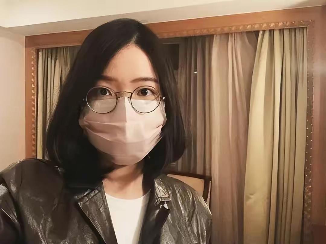 台湾反服贸运动主力，台北市前议员黄郁芬被爆与男助理通奸[抠鼻]
她的老公符某对她