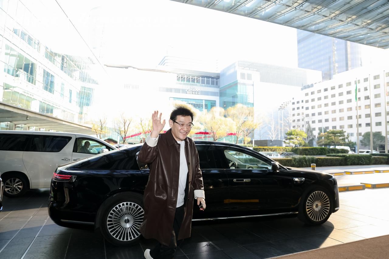 年会指定用车，尊界S800如何重塑豪华商务出行
在被誉为“中国达沃斯”的企业家年