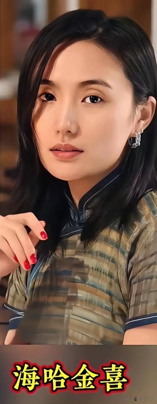 大善人李亚鹏先生做生意虽然不行，
然而他的女朋友，
个个都是如花似玉的顶级美人儿