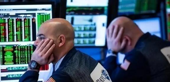 一旦中国今天清空全部7307亿美元美债，明天我们自己的出口企业，就将接不到一张新