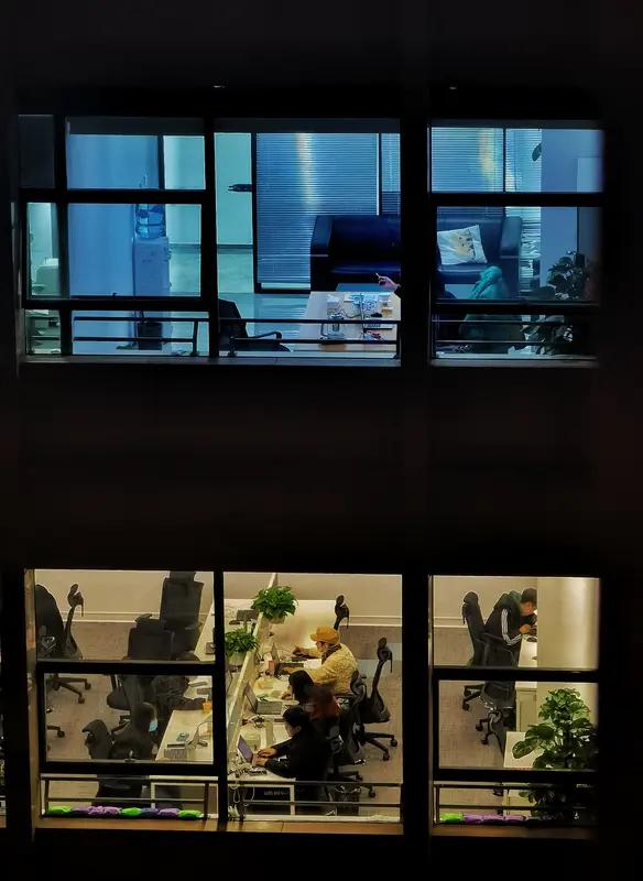 直击痛点！委员重磅建议：00后千万别再入坑“加班文化”，看完瞬间醒悟！
 
所有