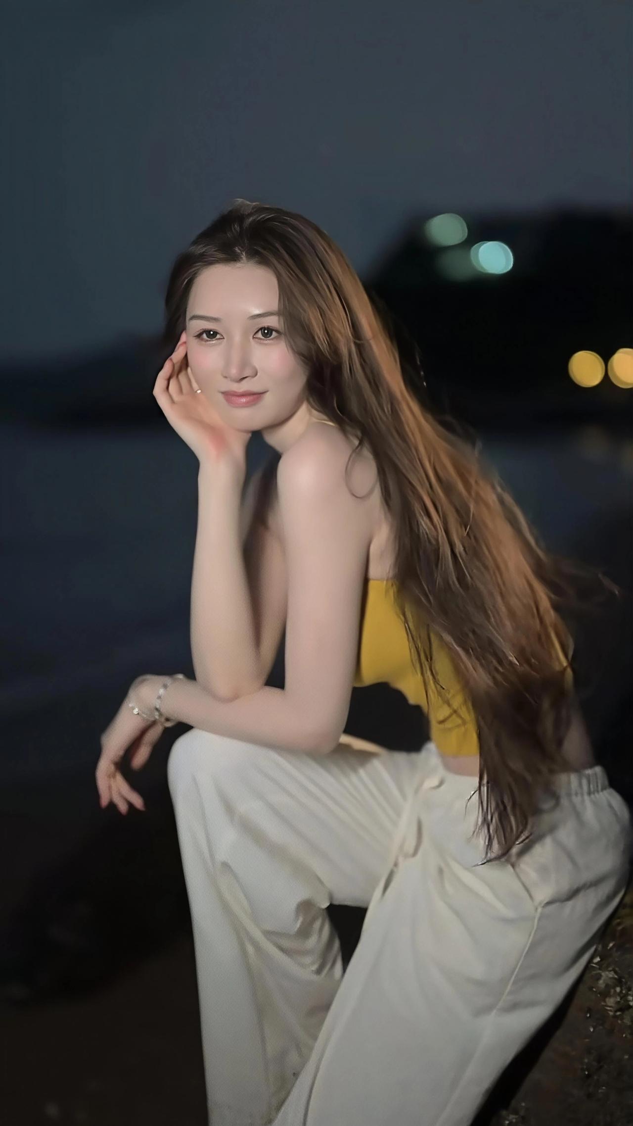 @敏敏💫 @小敏～ 
御姐 美女 极品身材 气质这一块拿捏死死的