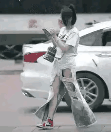 真不理解，为什么好好的正常人总这么打扮呢？ 穿乞丐裤，是否意味着好想当乞丐了？这