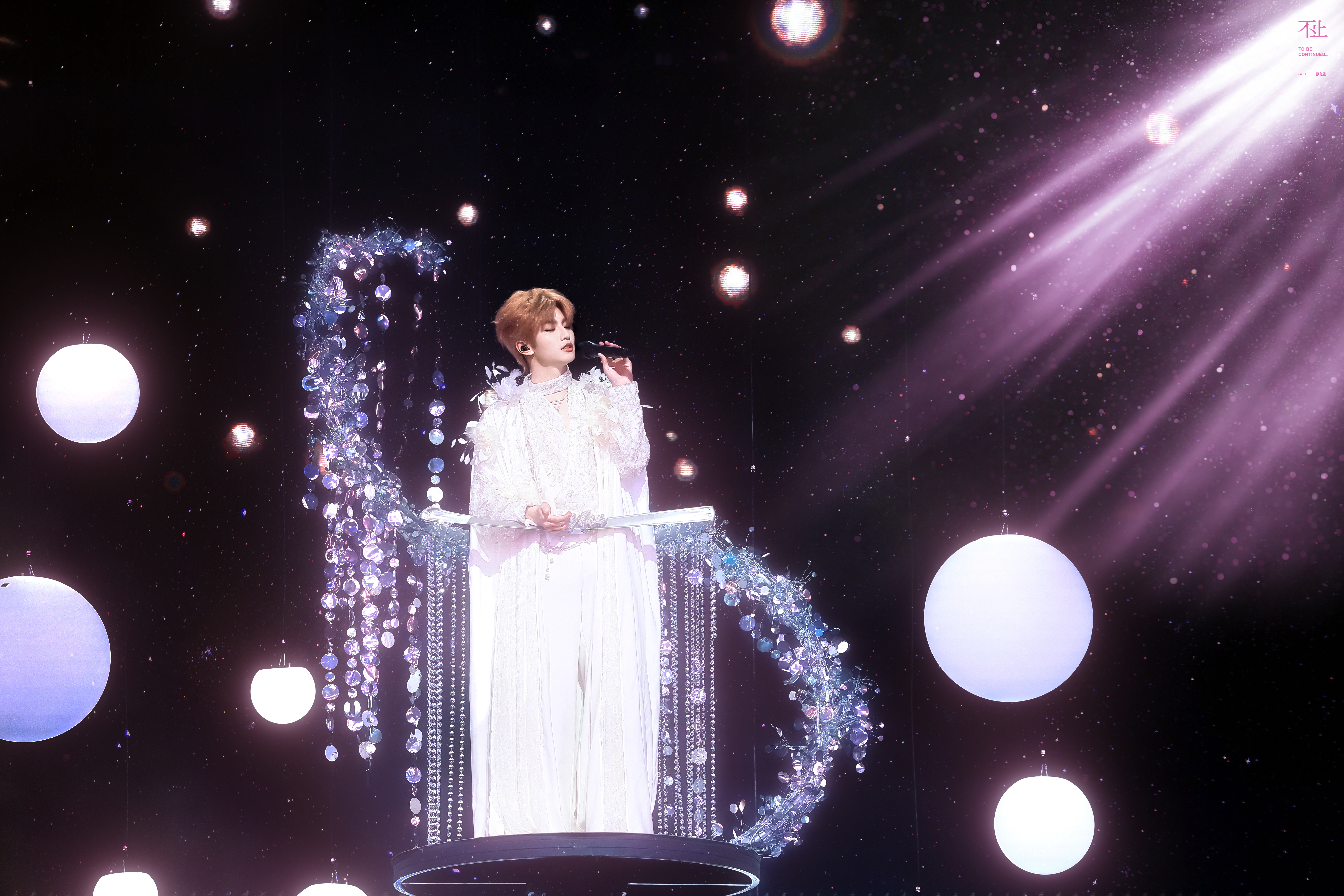 穆祉丞 🧡🩷 穆祉丞局部宇宙巡演还好在这每天变化多端的世界中 我依旧像昨天一