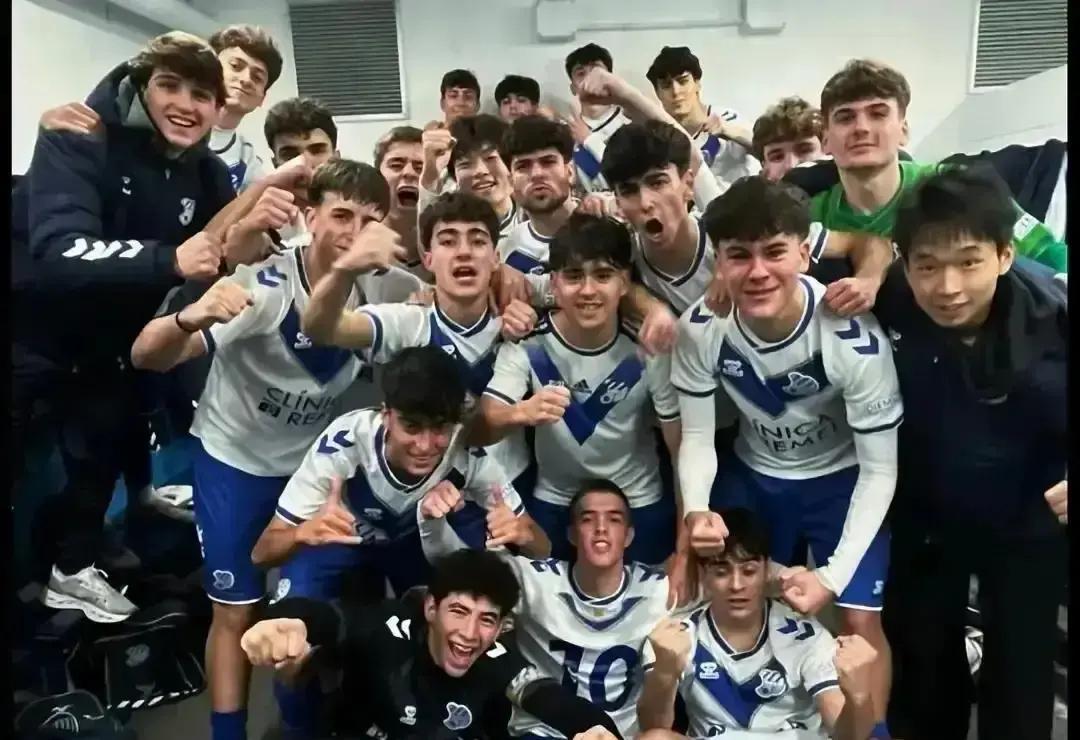 别信什么“中国足球没救了”的鬼话。一个16岁的中国男孩，正在西班牙用脚撕开裂缝。