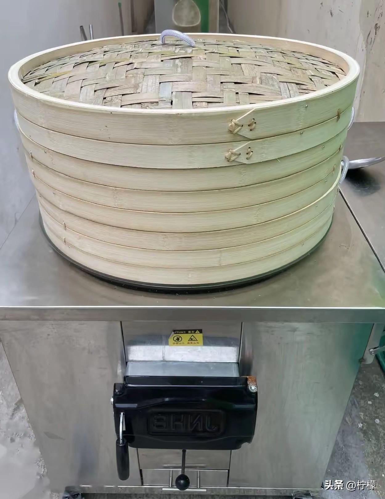 因为退休金不高，我过上了极简的日子。
今年59岁，每个月退休金不到3000块，为