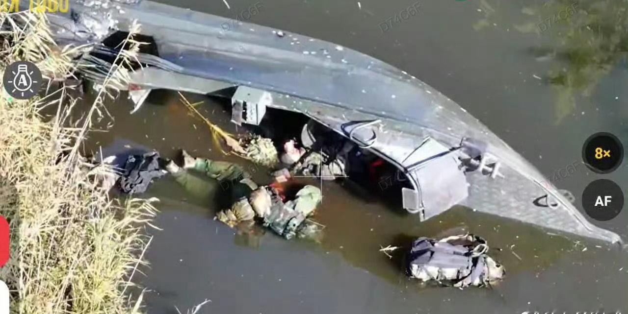 俄军一艘登陆艇在赫尔松地区左岸被摧毁。该部队试图渡河增援阵地，但在抵达前被乌军歼