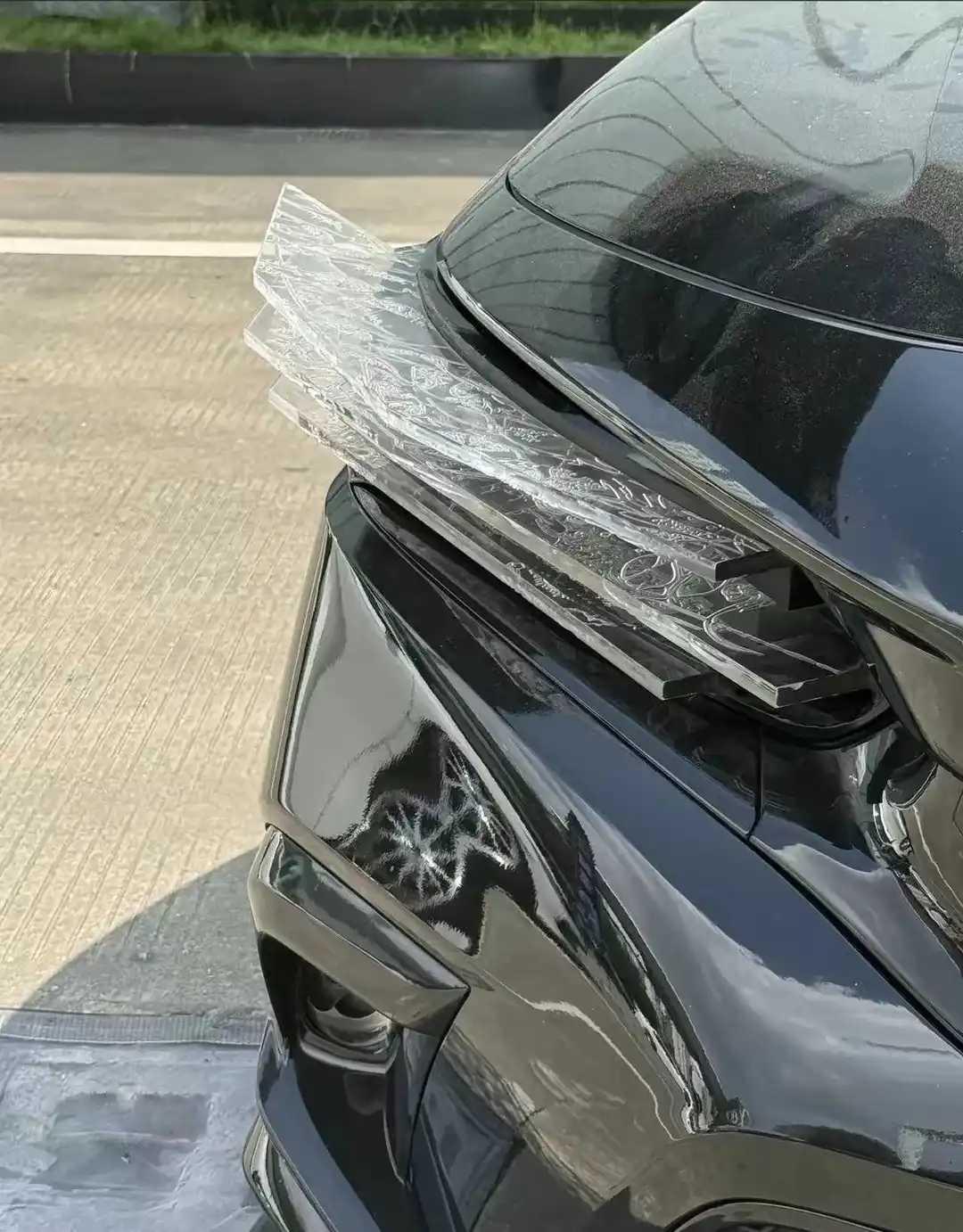 网友：这车大老远看过去还以为结冰了呢？看来只能中午开了！