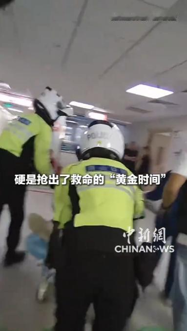 8分钟抢回一条命！唐山交警硬核开道，30分钟路程仅用8分钟，抢出心脏病人黄金救命