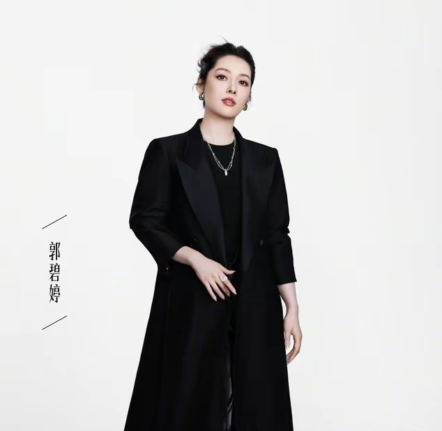 #向太怎么也来参加浪姐了#郭碧婷最近发布了《乘风2024》的公式照，结果网友们猛