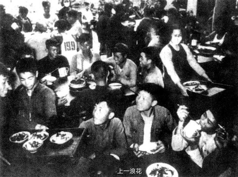 马龙闪：粒米如金忆当年1961年6月，我还是北大的大二学生，当时一次下乡麦收我被