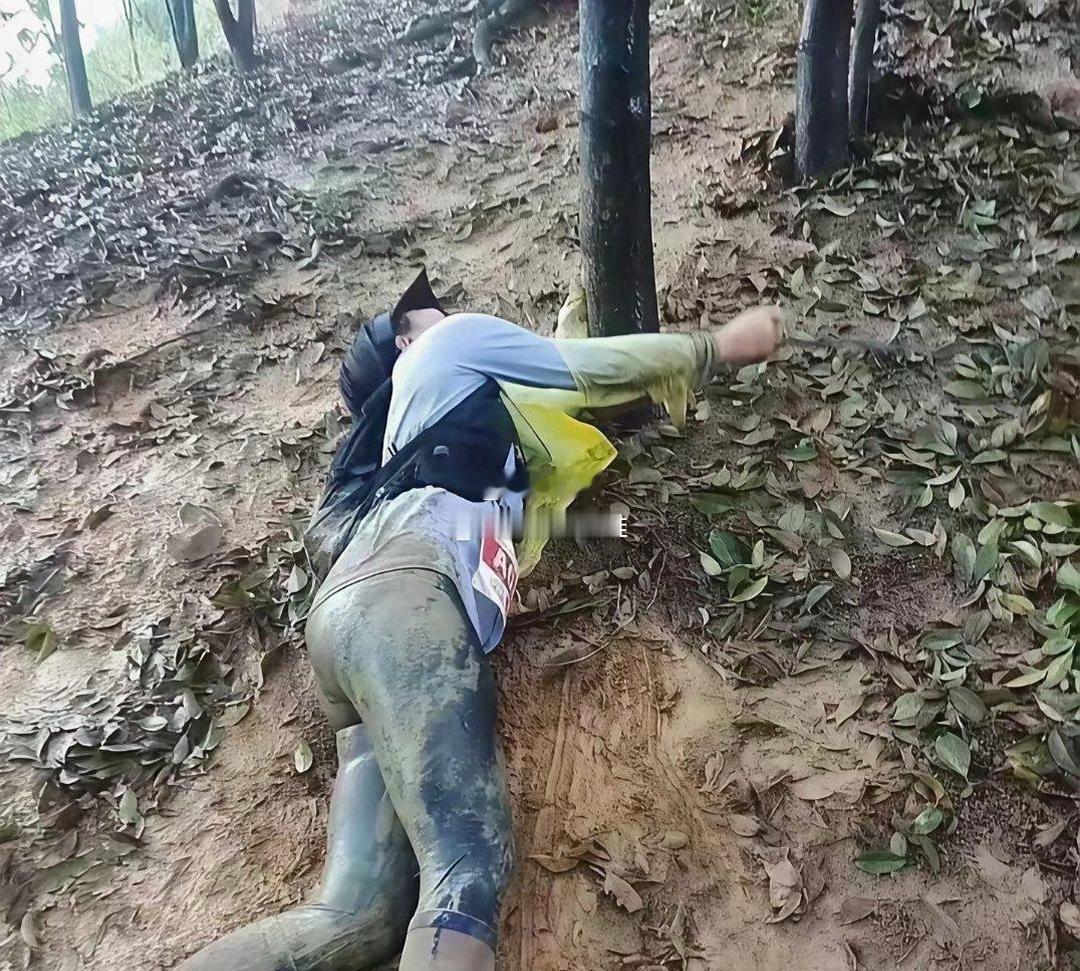 和领导去爬山 下大雨了咋整 