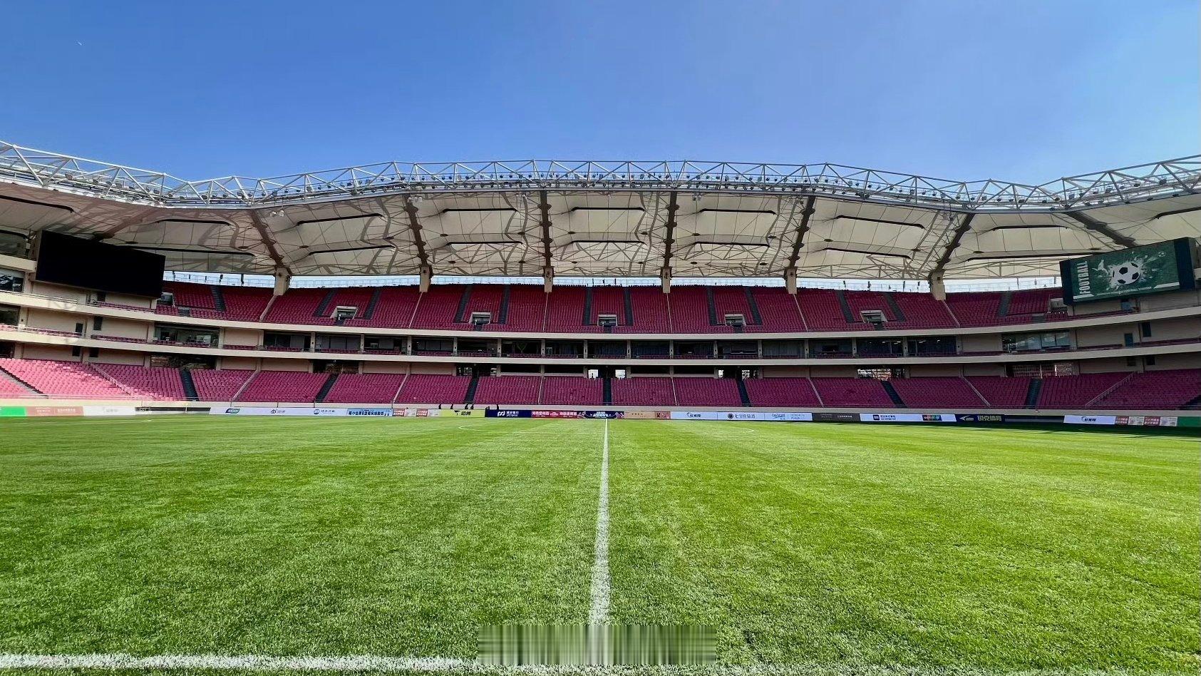 阳光未散，欢乐不停！上海虹口足球嘉年华  cr：新浪体育视频 