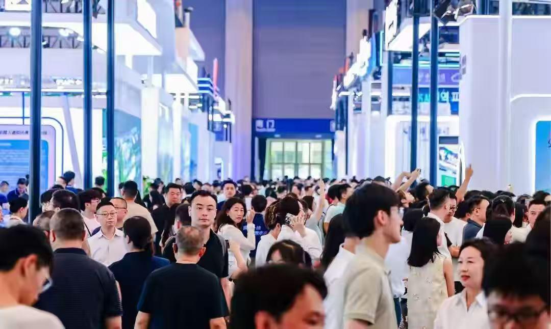中国AI不能只靠“借来的舞台”，必须自建生态话语权！
 
巨头闭源，玩家封闭，生