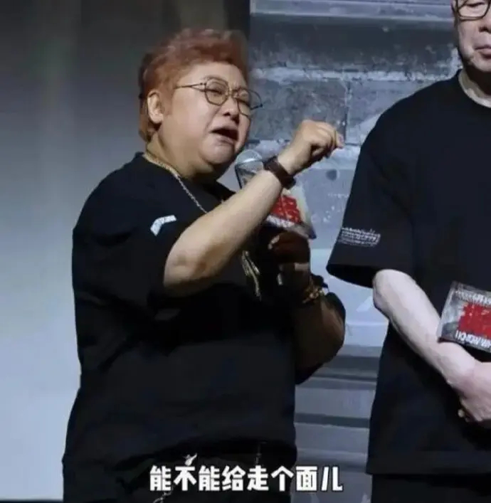 韩红称即日起退出公益行业 the fuq？那就是原来是好人现在不走面了不做好人了