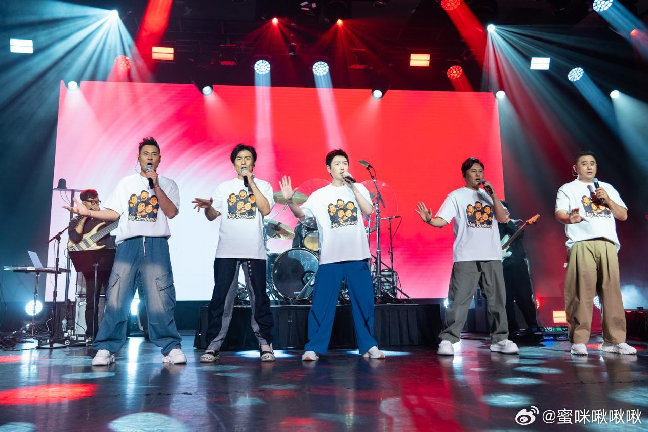 HeyBrother兄弟团五位哥哥在演唱会上的状态好到令人难以置信，完全看不出平