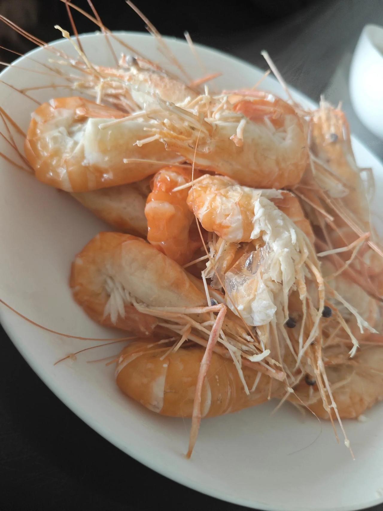 罗氏虾煮出来怎么是这样
抖音买的罗氏虾，说是新鲜速冻的。发过来是冻着的，煮好了壳