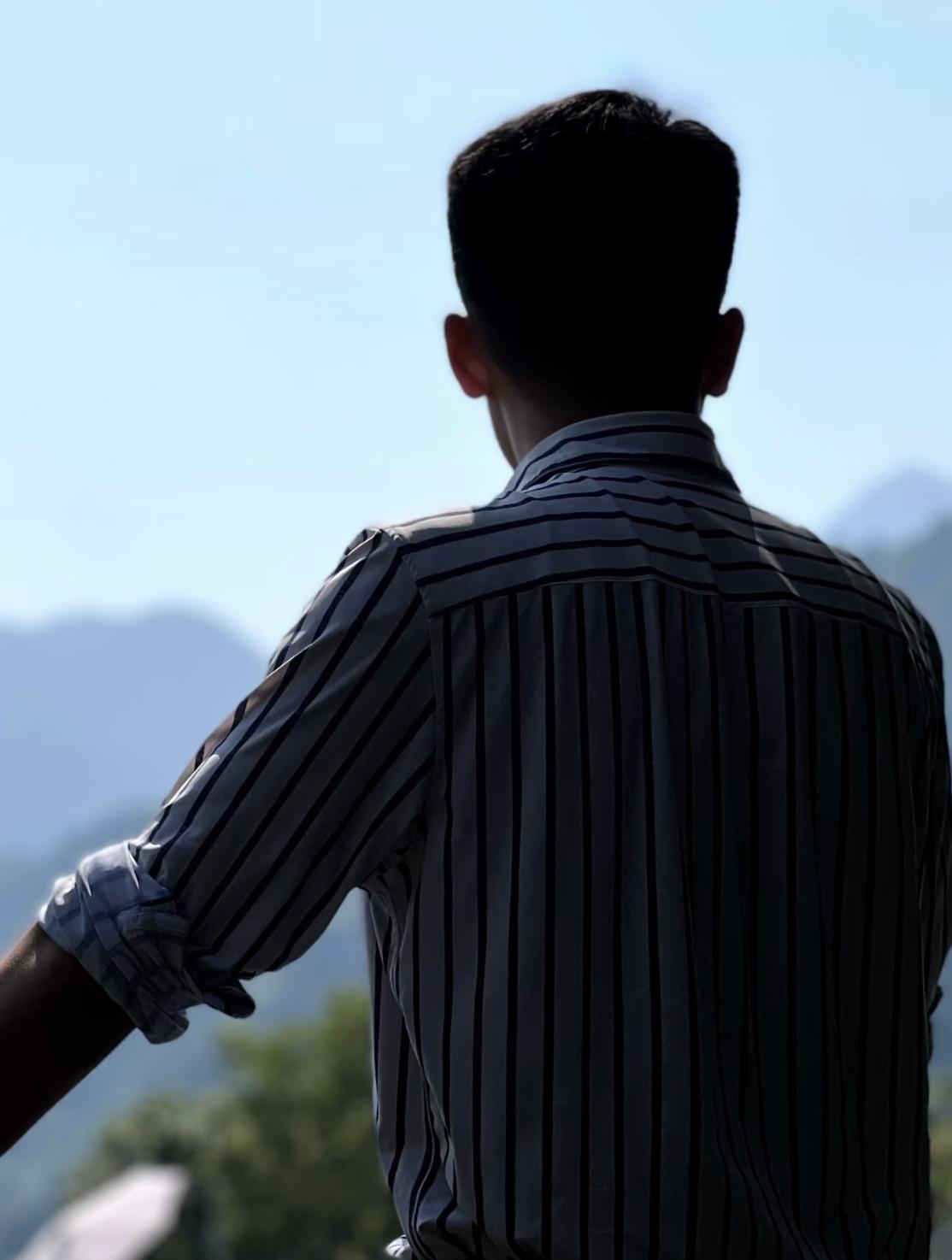 人到了中年，
蕞大的内耗，
是总是什么都想要，
什么都舍不得丢。
 
前阵子和相