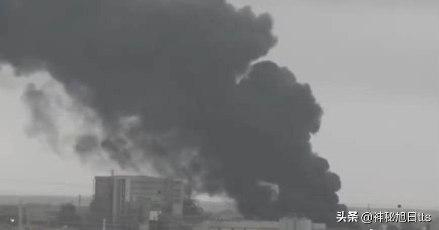 以色列中资化工厂区遭飞弹碎片击中起火 黑烟滚滚窜出

以色列消防与救援部门3月2