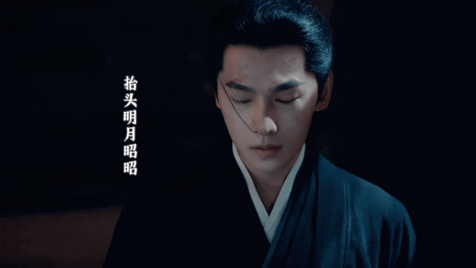 明月昭昭即为展昭！展昭就是雨霖铃世界中的明月高悬，光明澄澈，流光皎洁。当时明月在