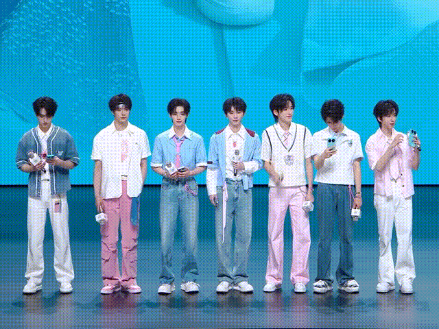 时代少年团全员时尚单品我将全款拿下时团同款刷完发布会完整造型就被这件配饰圈粉，没
