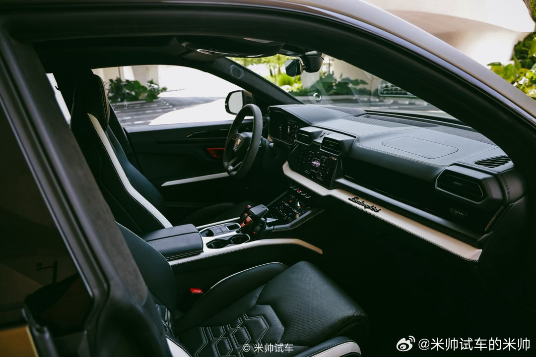 和Urus SE两天的高温激情相处，结论就是：首先ta先是台兰博基尼，其次才是S