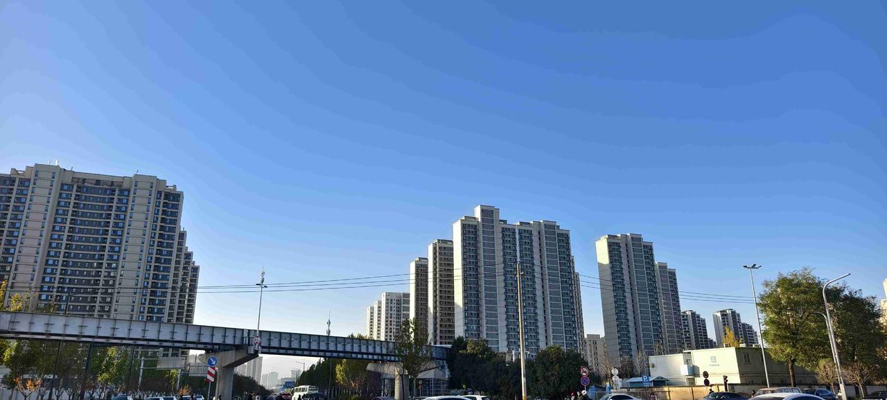 我的今日状态：😁轻松愉快
我这里的天气：☀️晴天
        这两天天气晴