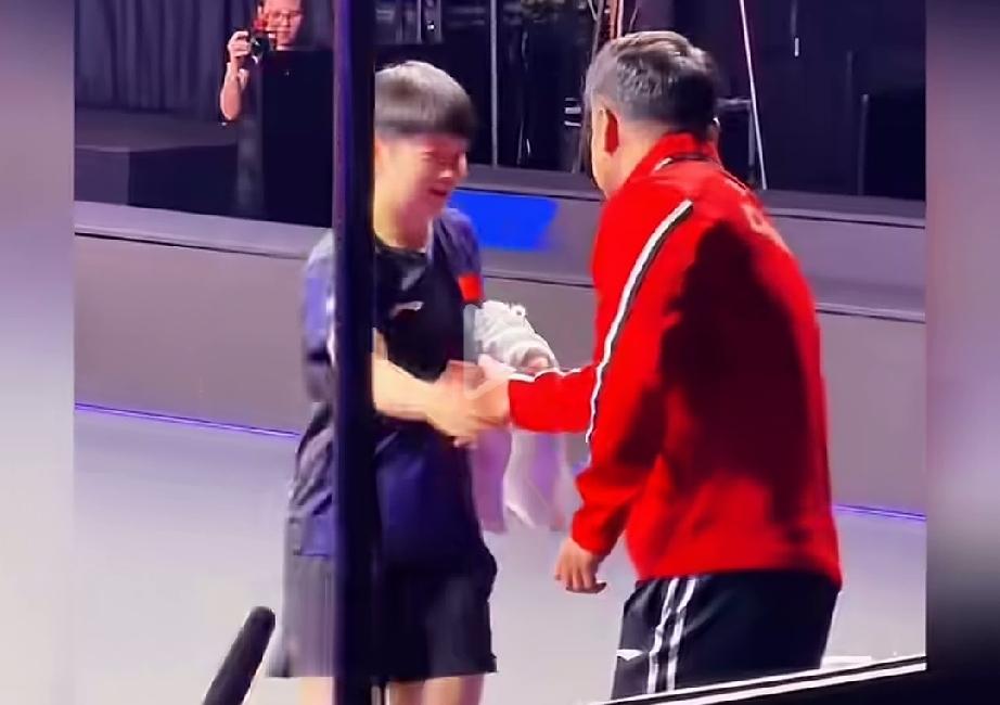 王皓圆梦了！
作为国乒男队主教练，王皓的身兼重任。每日面对男队的一帮小伙子，王皓