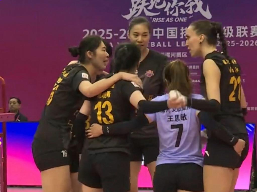 河南女排重振旗鼓，以25 - 23扳回一局，与北京队1 - 1暂时战平。
3月1