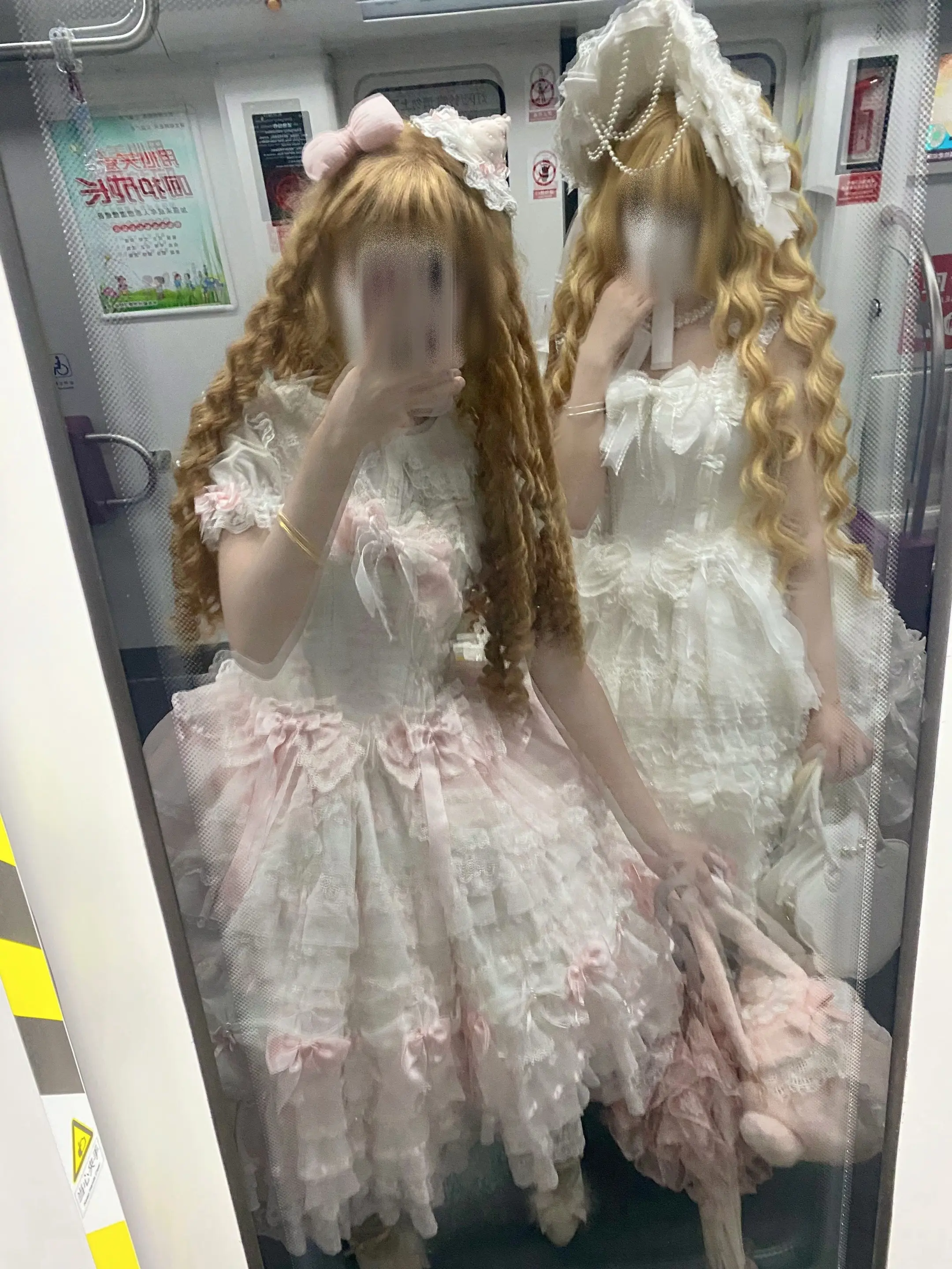 白粉和淡粉双子。