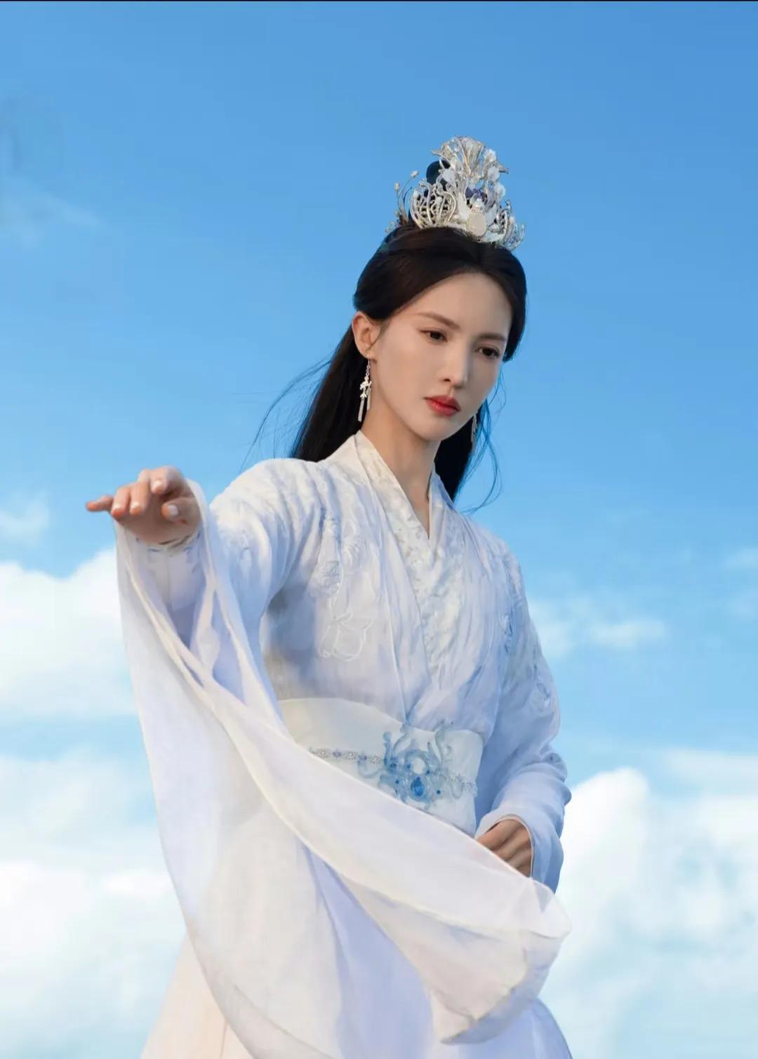 金晨古装剧怎么一次比一次差，

张若昀、杨洋都带不动。

这真的是有点玄学在身上