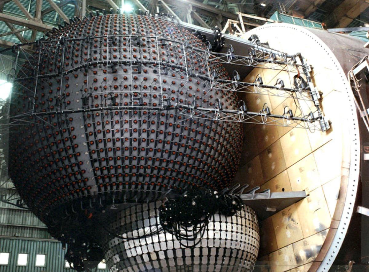 Terfenol-D 是由美国海军军械实验室研制的一种铽、铁和镝的合金，是一种高