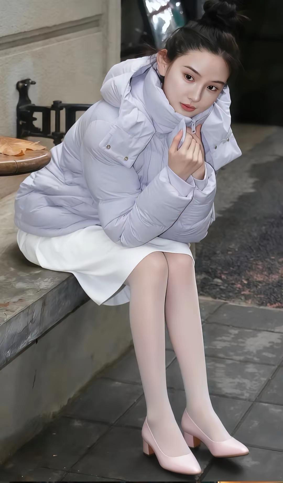 情感如河，顺流时欢畅，逆流时汹涌。真正的智慧，是学会在激流中掌舵，而非奢求风平浪