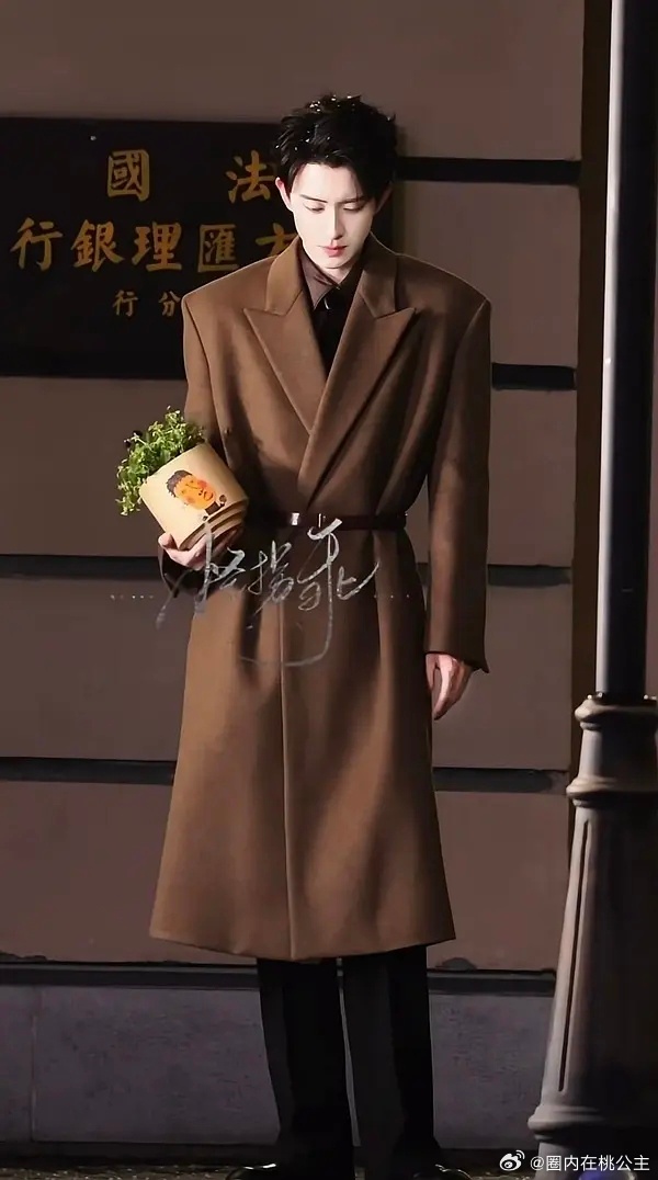 真的没有人懂敖瑞鹏的颜吗肤白貌美大长腿，嘎嘎搞笑还宠粉