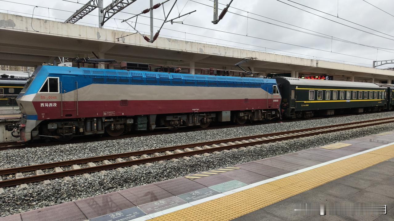 西局西段韶山7D型机车交通强国铁路先行 电力机车