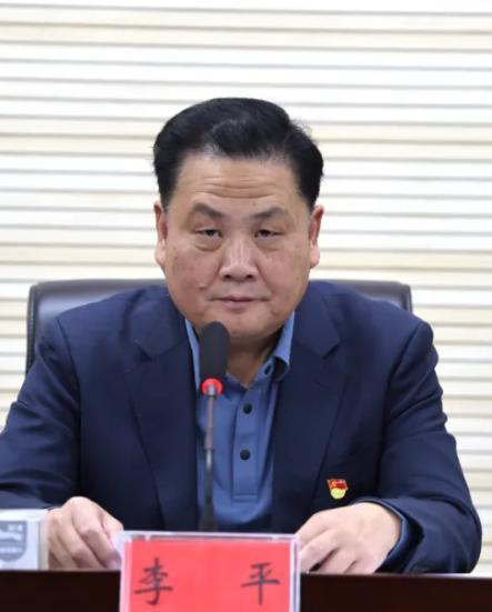 这种内鬼危害非常大，李平本身就是湖北省委巡视组组长，却是贪官，估计会借巡视的名义