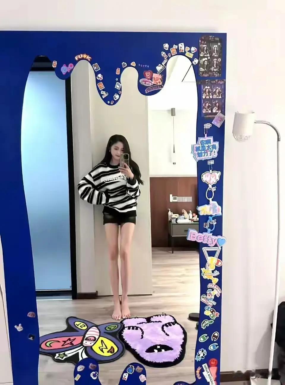 娉娉袅袅十三余，豆蔻梢头二月初。