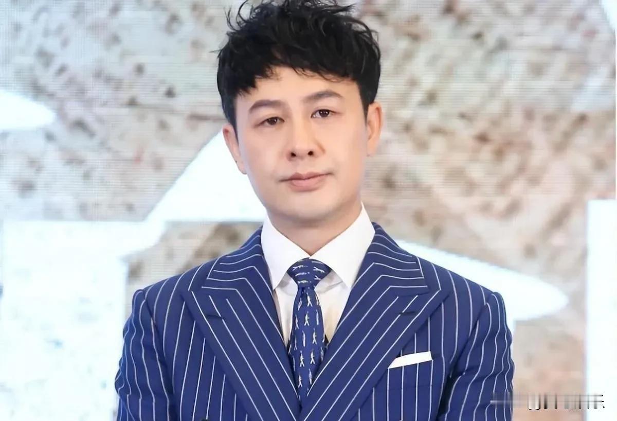 张颂文把粉丝的信扔出车窗
不要断章取义了，张颂文老师很有礼貌！
后来才知道，原来