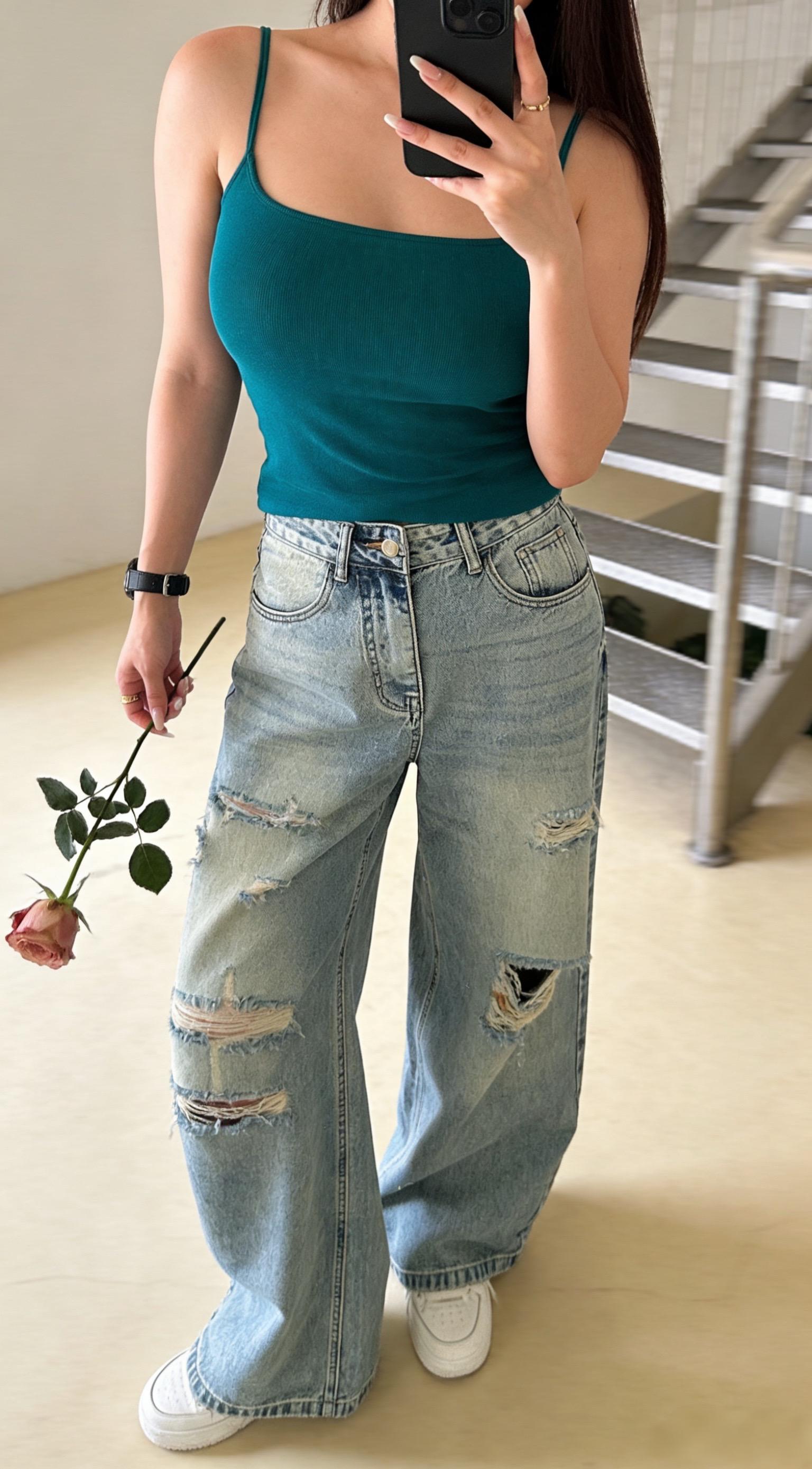 饭要和投缘的人吃，话要和同频的人说。情绪很贵，要接近让你愉快的人，时间...