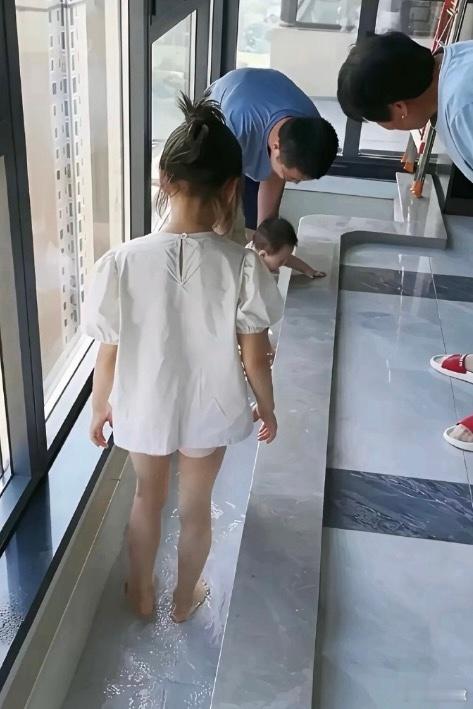 买到楼下的人家，估计肠子都悔青了吧？ 