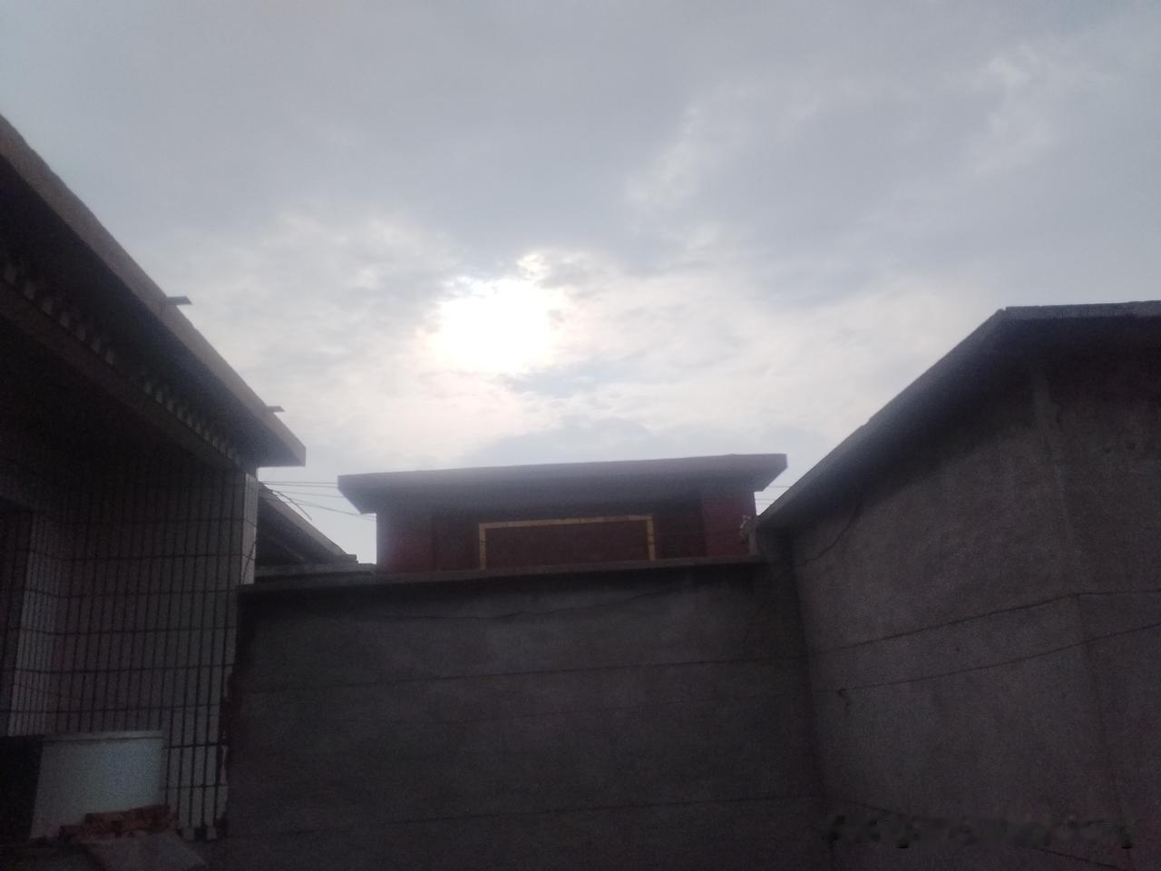 众友友早上好！
今天是7月25日星期六，日出时间5.26分，日落时间7.26分，