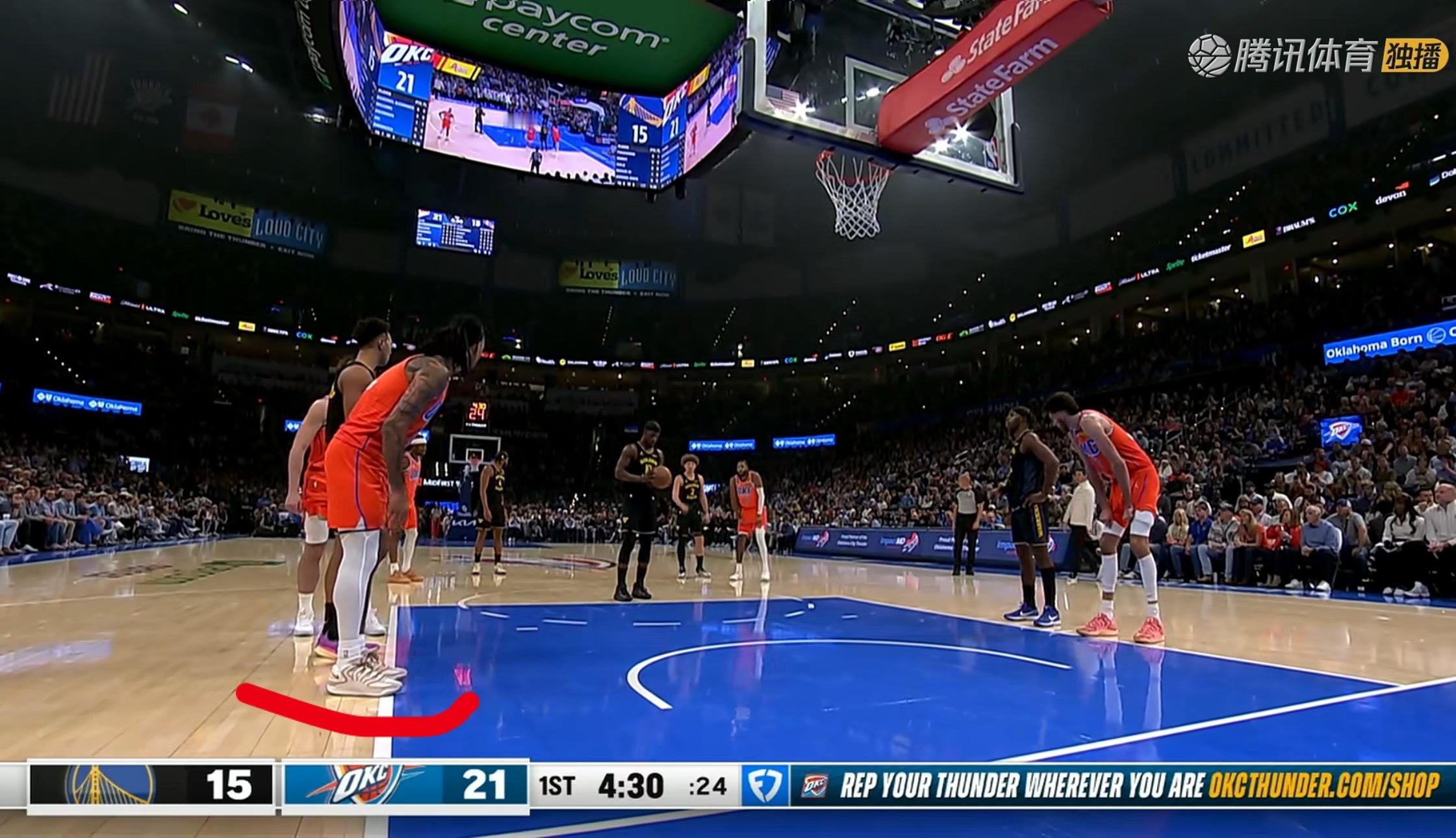 报告！我举报🙋♂️刚刚巴特勒还没罚球杰林威廉姆斯的脚一直踩着线