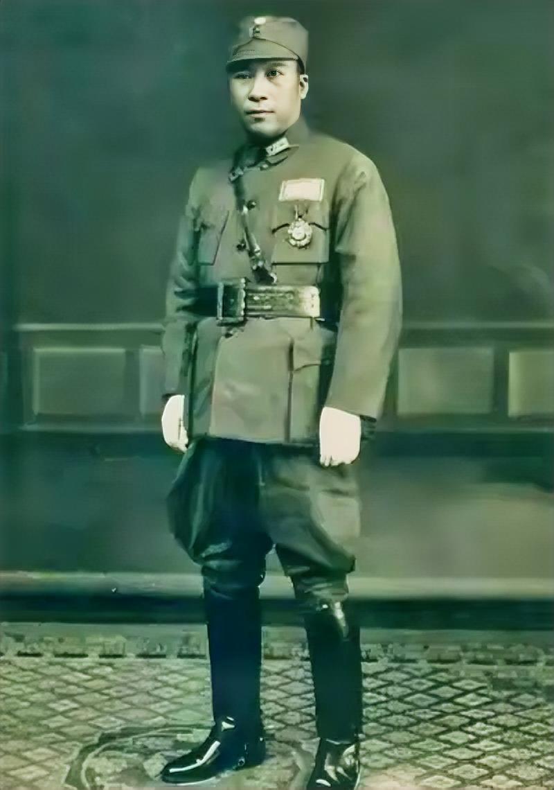 这是杨虎城的一张照片，张杨发动的“西安事变”在中国抗日民族统一战线形成起到了重要