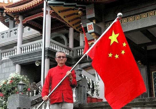  身家不菲的台湾富商，不惧台独打压，自费建毛主席纪念馆，高挂五星红旗

扎根宝岛