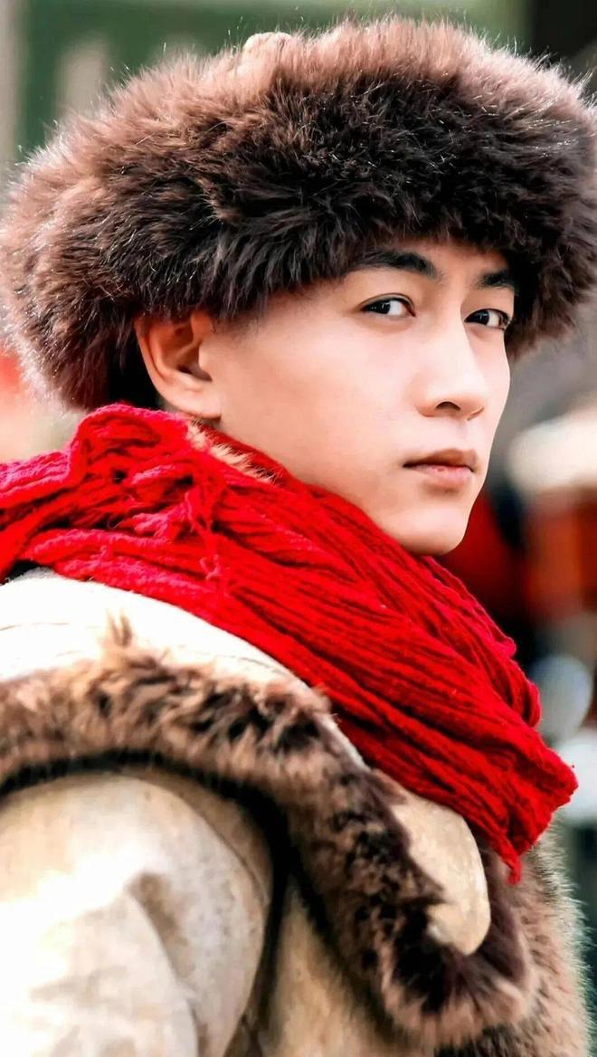 【红毯名场面！陈晓口误后2秒懵圈反应封神，网友：这波反应我给满分】

聚光灯下，