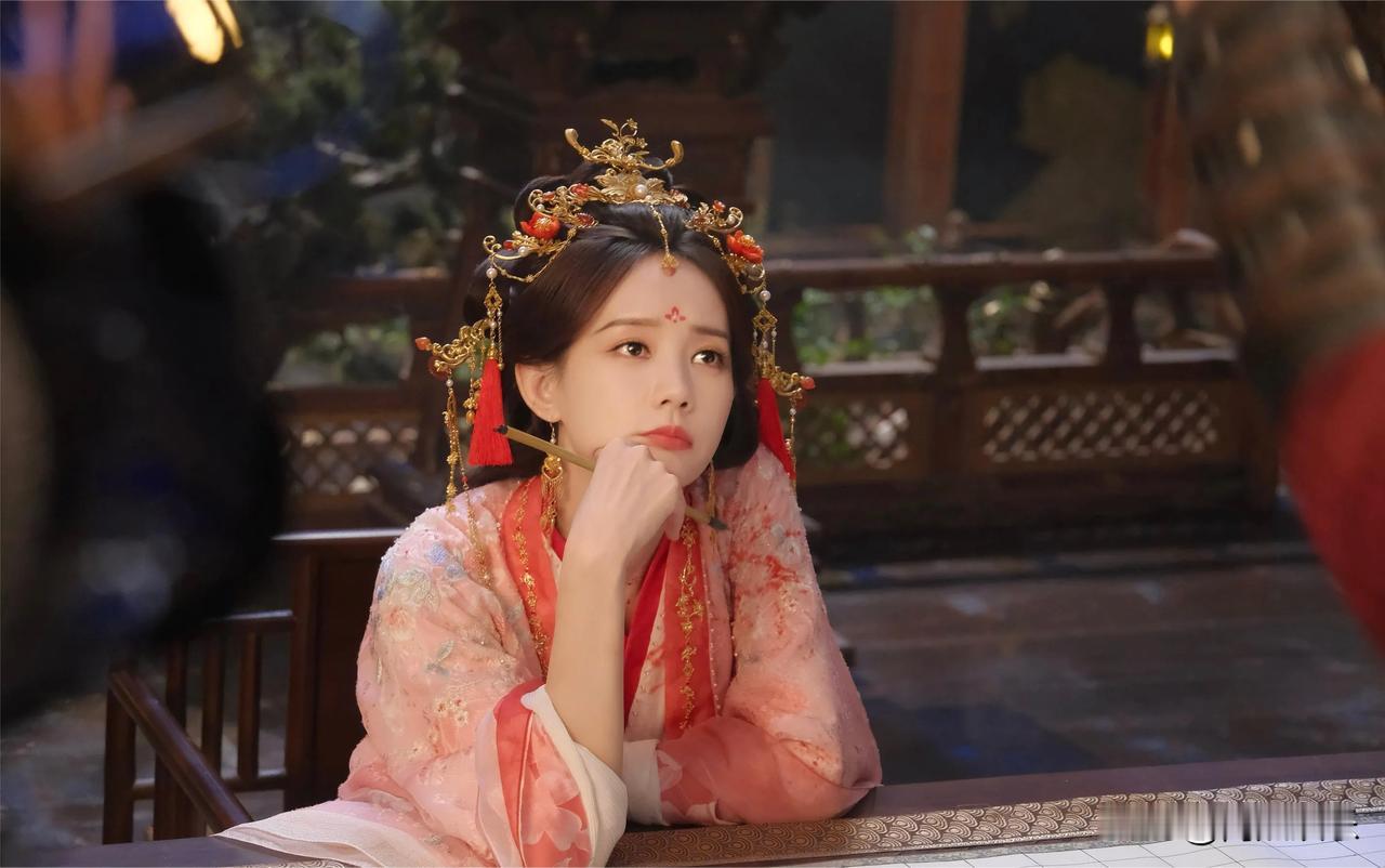 网剧市场一度陷入同质化怪圈，剧情俗套、节奏拖沓，让观众直呼“没劲”。但《书卷一梦