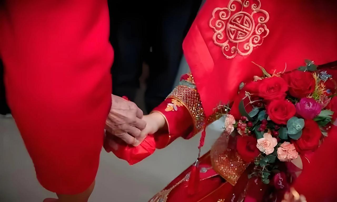 一位已婚网友结婚11年的感受和各位网友都吐槽。
已婚11年才发现：能长期维持下去