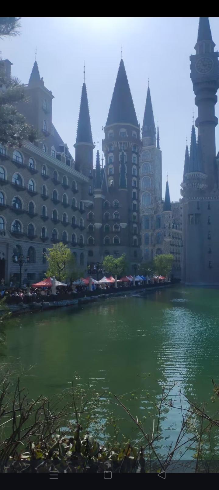 发现没有，许多人旅游纯粹就凑热闹，人云亦云。根本不知道啥叫旅游，就知道在车上睡觉