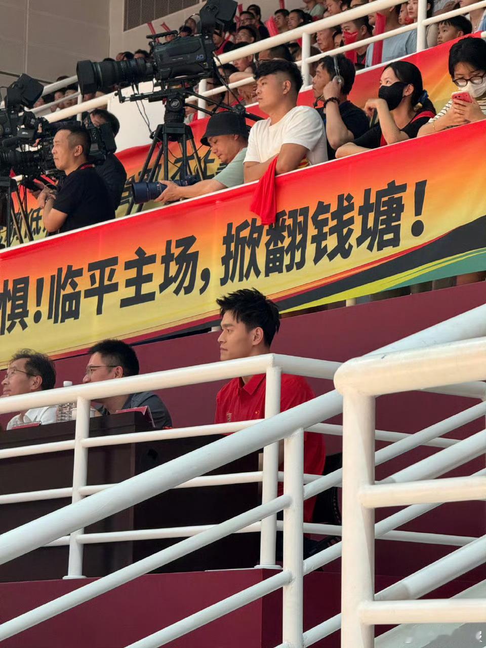 孙杨现身浙BA球场浙BA杭州赛区临平对阵钱塘，孙杨也来观赛了！ ​​​